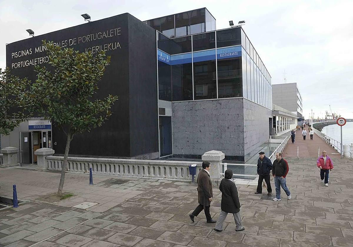 El Ayuntamiento señala que se trata de un «fallo puntual» por el que se cerró la piscina al público para solucionar la situación.