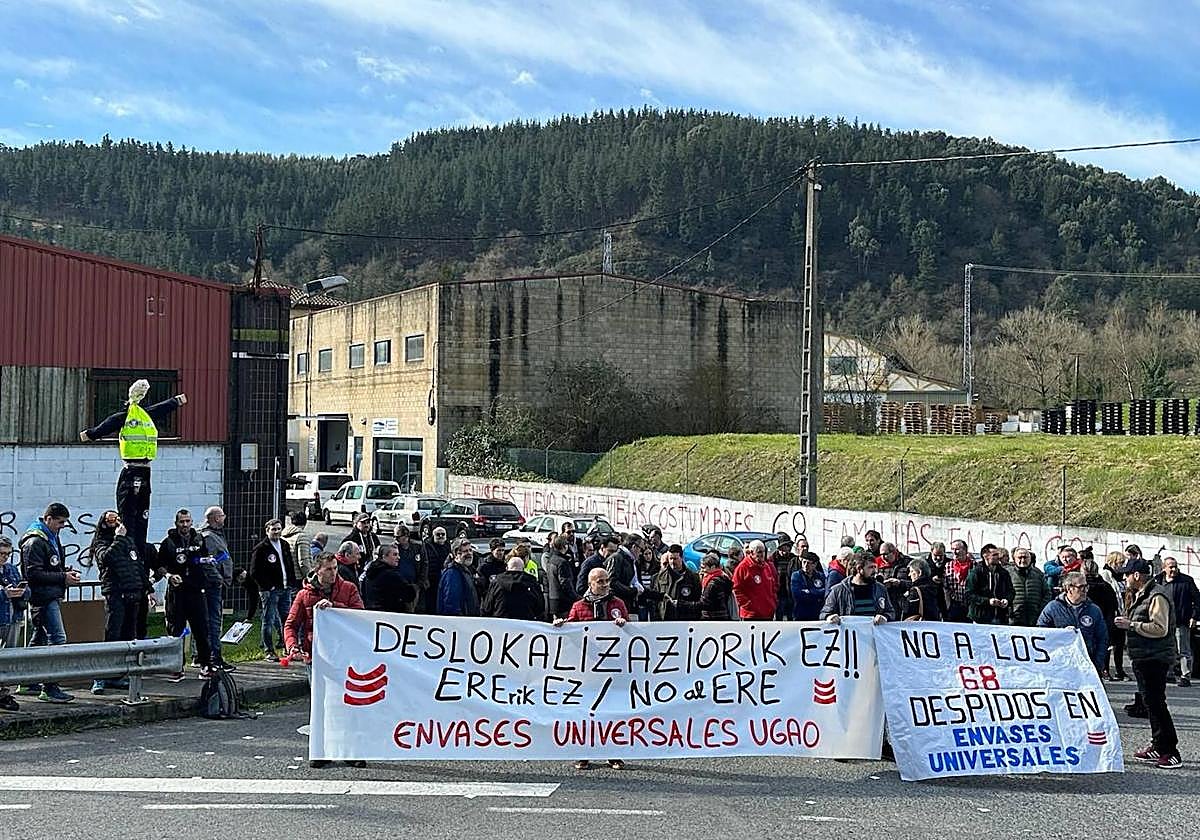 Los trabajadores han anunciado una manifestación para el 16 de marzo en el Ayuntamiento de Ugao.