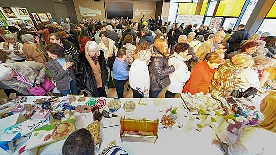 Más de 2.700 artículos en el mercado artesanal solidario del hospital San Juan de Dios