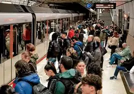 Abarrotado. Metro Bilbao es el operador que, de largo, más viajeros registra en Bizkaia según los datos del CTB.