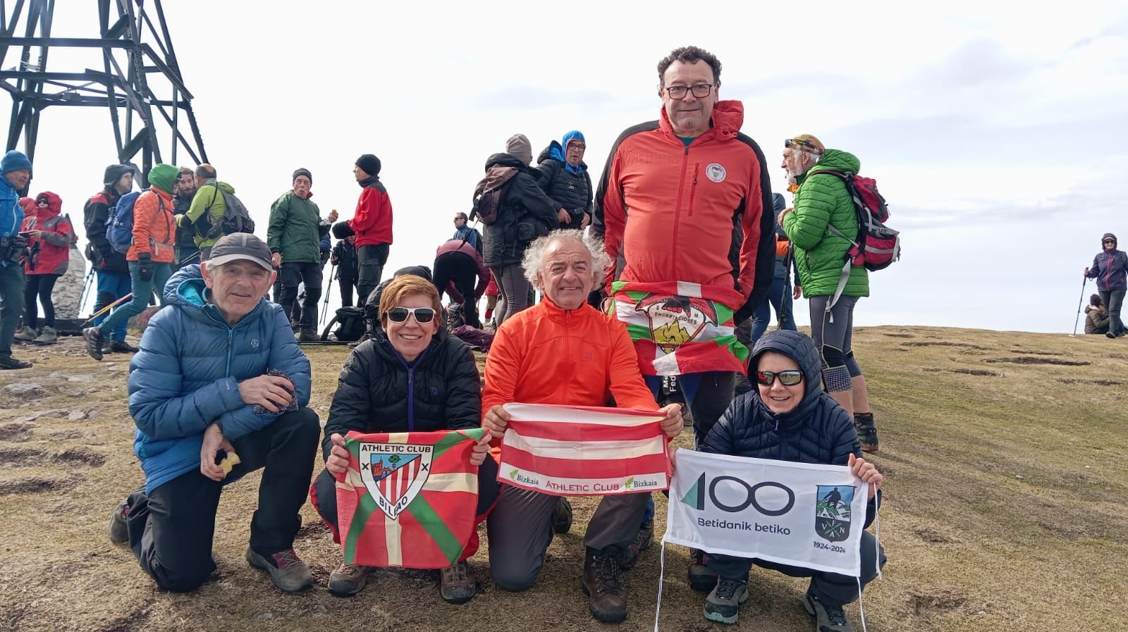 Representantes de Enkarterri Mendi elkartea de Ortuella.