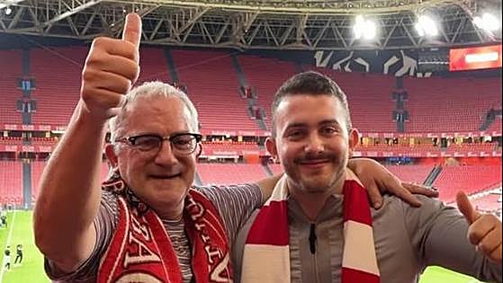 La emoción de un padre y un hijo de Ciudad Real en su primera vez en San Mamés: «¡El mejor día de mi vida!»