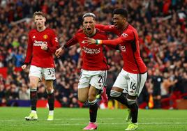 Antony y Diallo celebran uno de los goles ante el Liverpool.