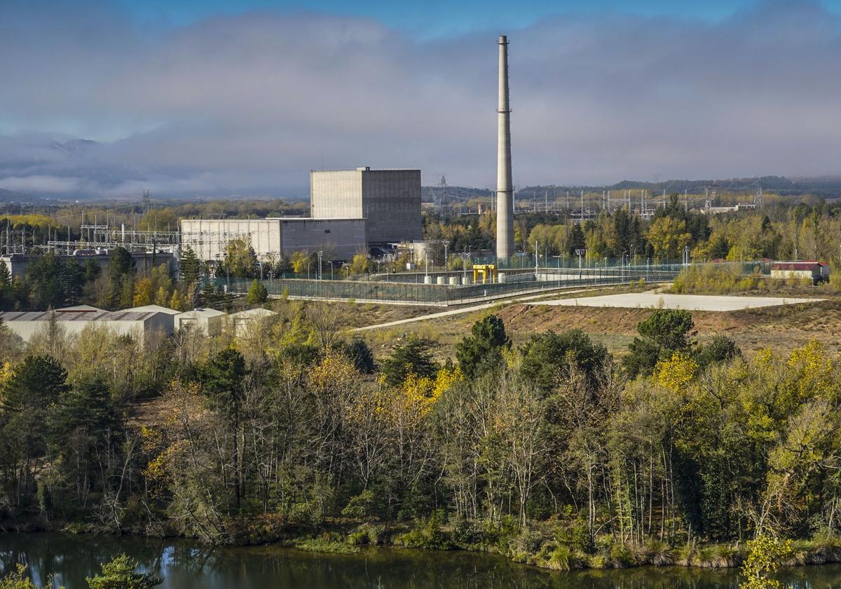 Vista exterior de la central nuclear de Garoña.