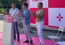 Andeka Larrea, a la izquierda de la imagen.