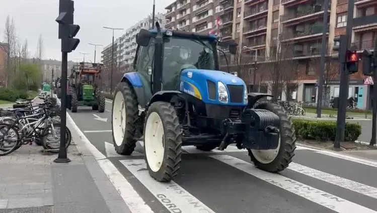 Los tractores llegan al Palacio Europa