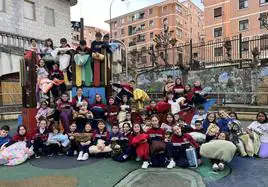 La clase de 4º de Primaria ha impulsado una campaña de recogida de mantas para las personas sin hogar de Bilbao.