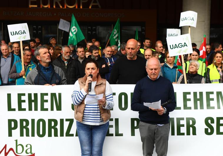 Edurne Basterra, presidenta de la UAGA, ha sido la encarga de leer el manifiesto en el Palacio Europa.