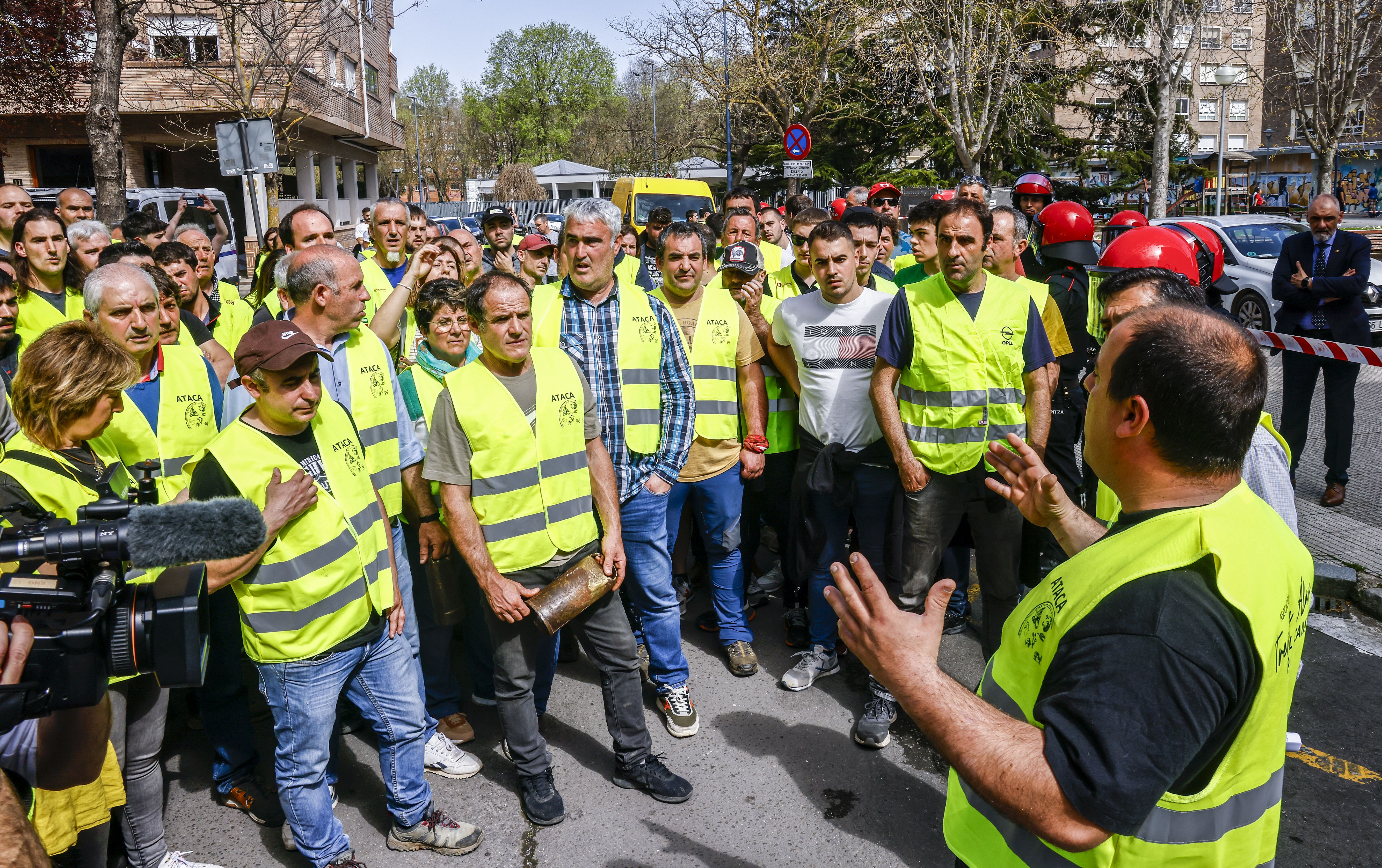 Enfrentamientos entre la Ertzaintza y los agricultores en Vitoria