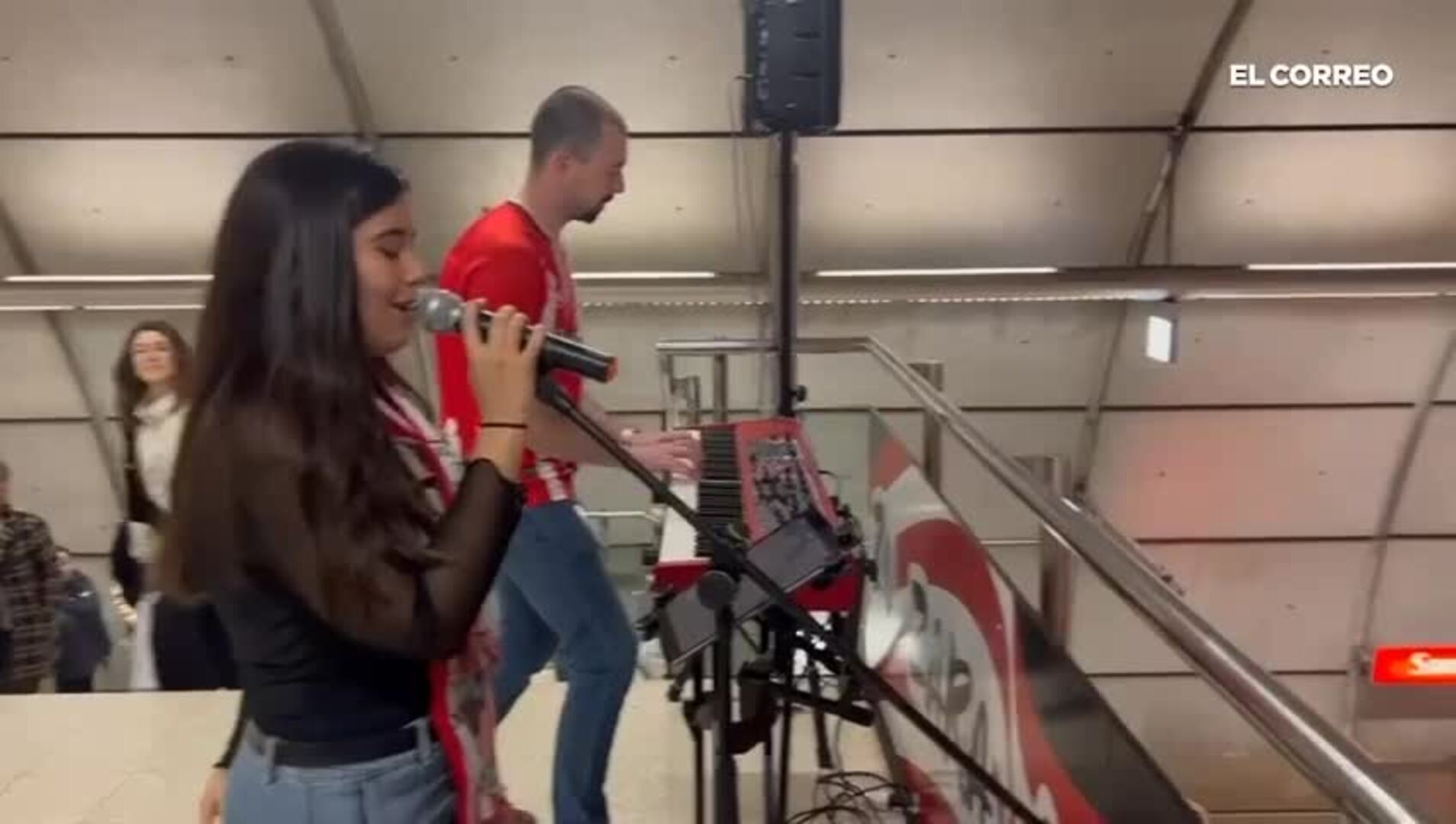 El himno del Athletic llega al metro de Bilbao para calentar la Copa