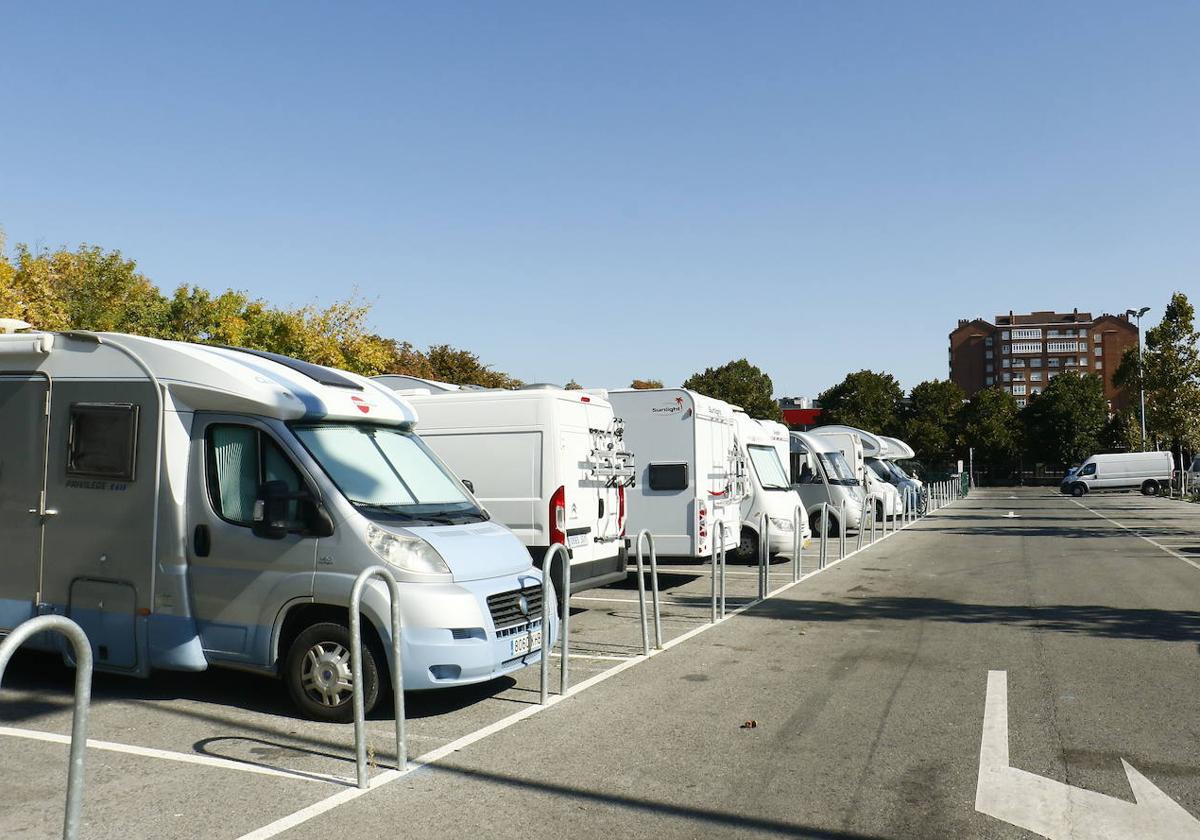 El parking de autocaravanas de Lakua limitará el acceso con barreras desde julio