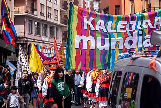 Sestao celebra el Día de la Diversidad con una fiesta en la que los protagonistas son sus vecinos extranjeros
