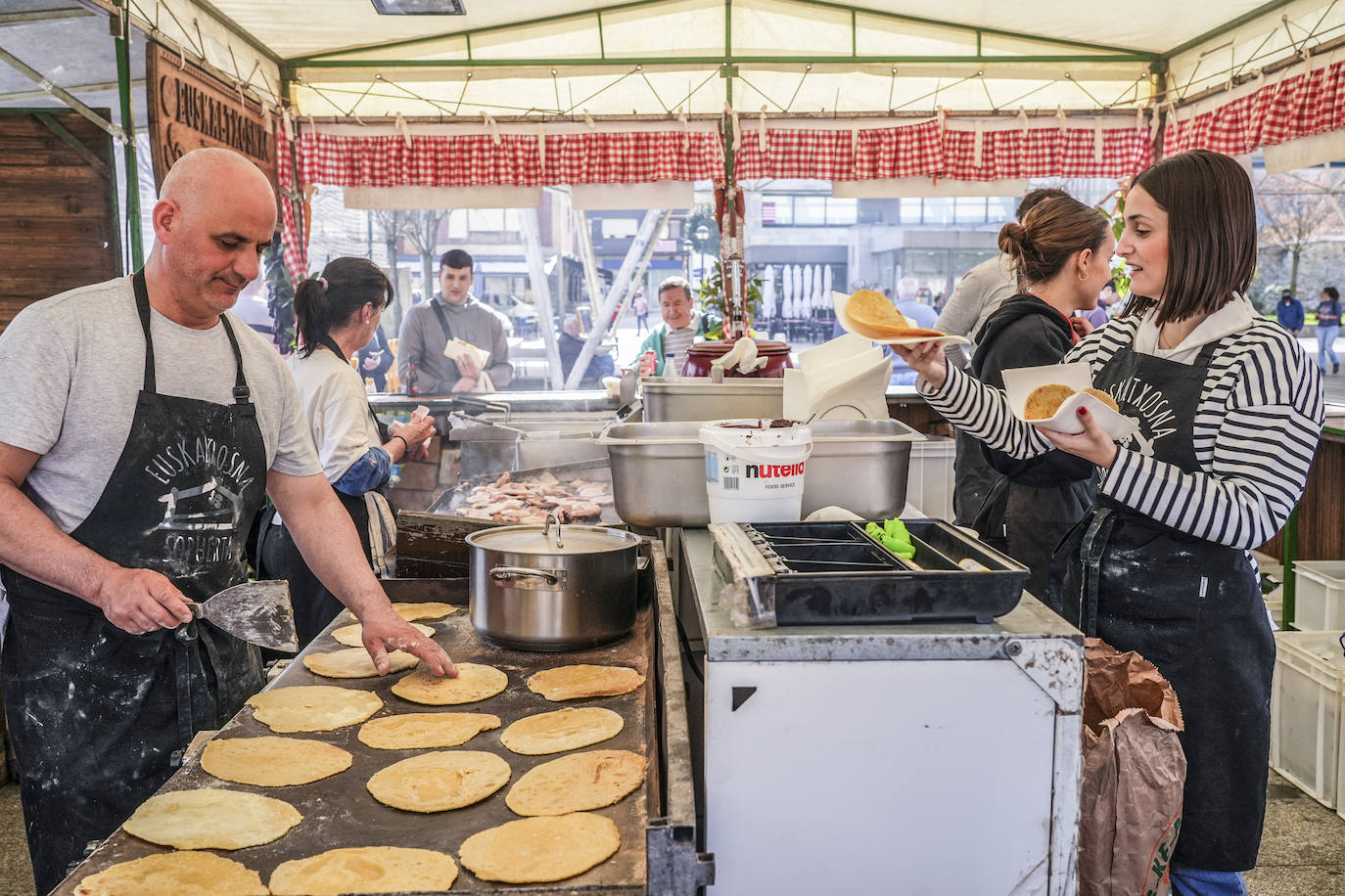 La Feria de Viernes de Dolores en Llodio, en imágenes