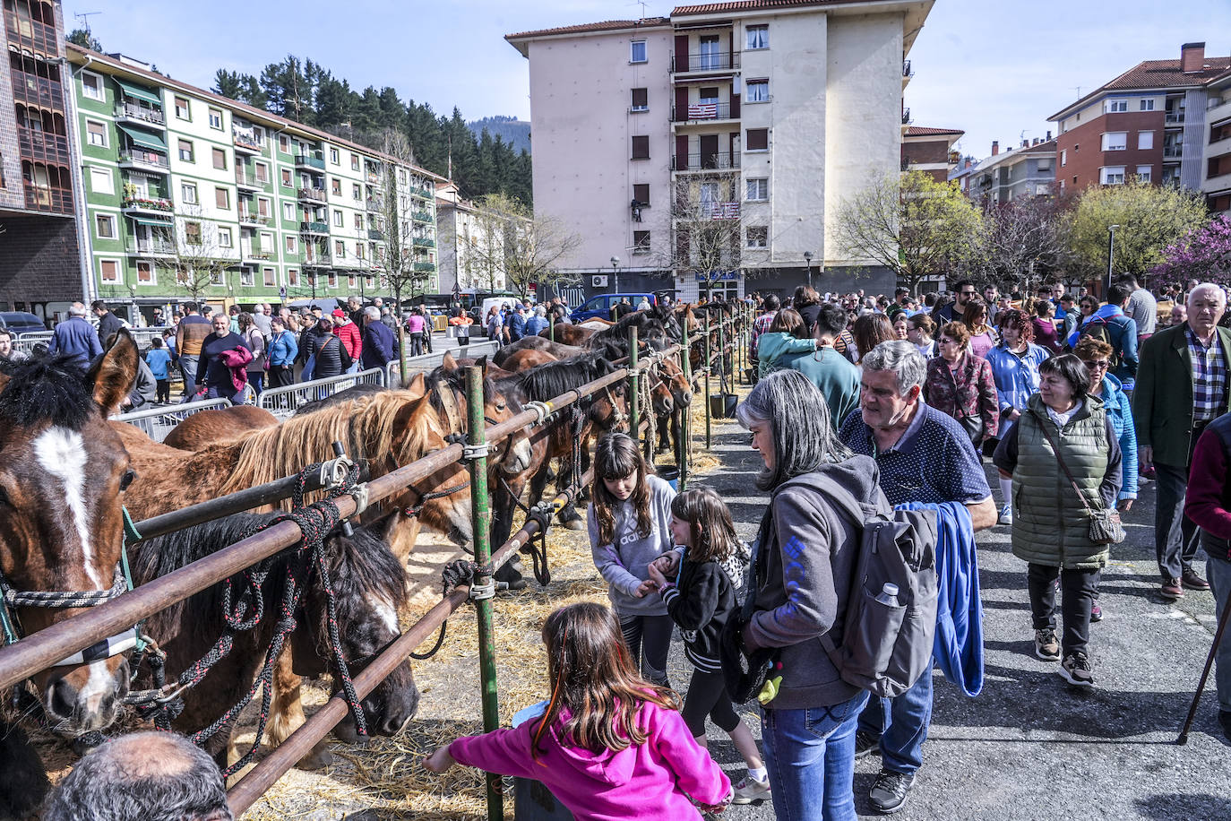 La Feria de Viernes de Dolores en Llodio, en imágenes