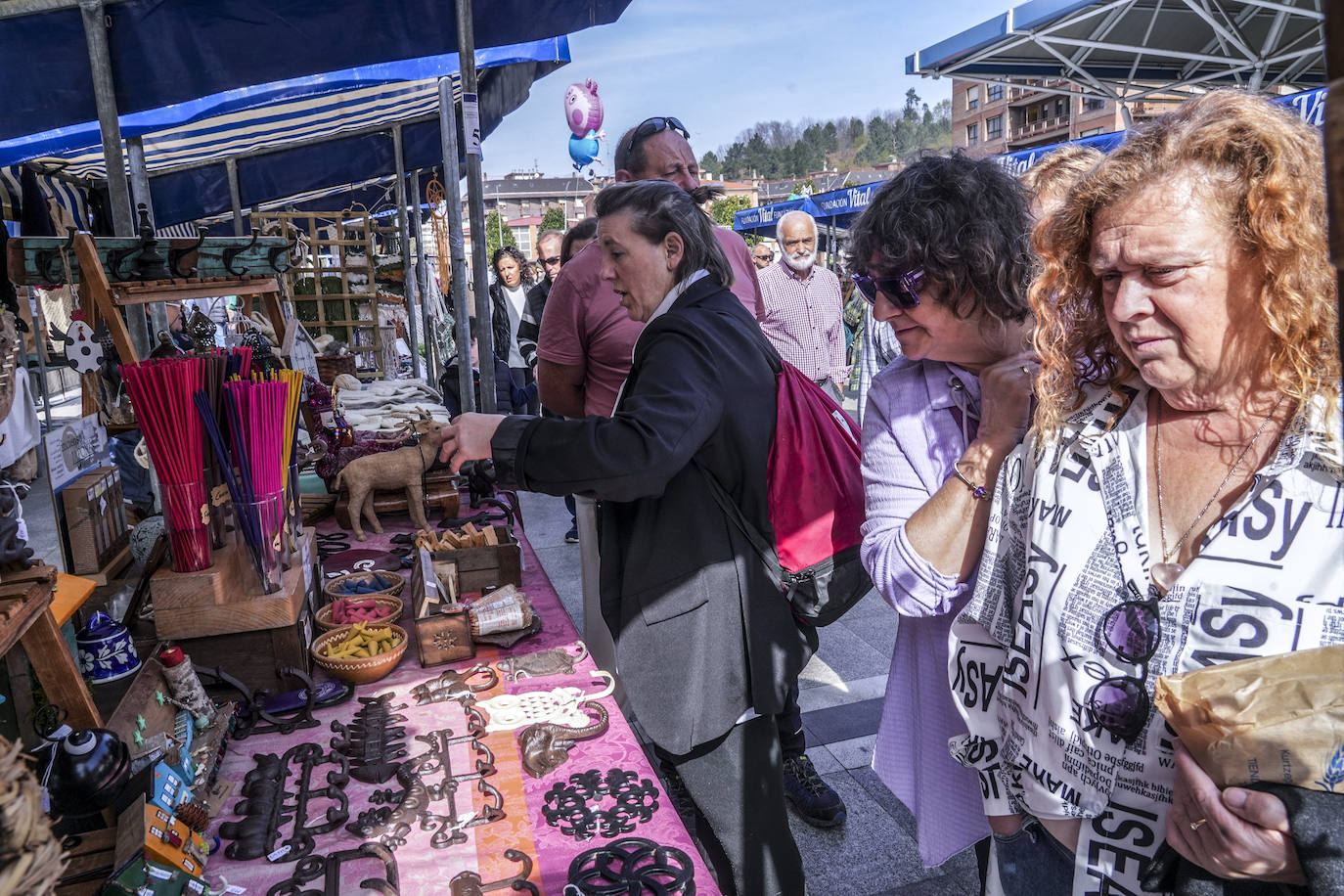 La Feria de Viernes de Dolores en Llodio, en imágenes