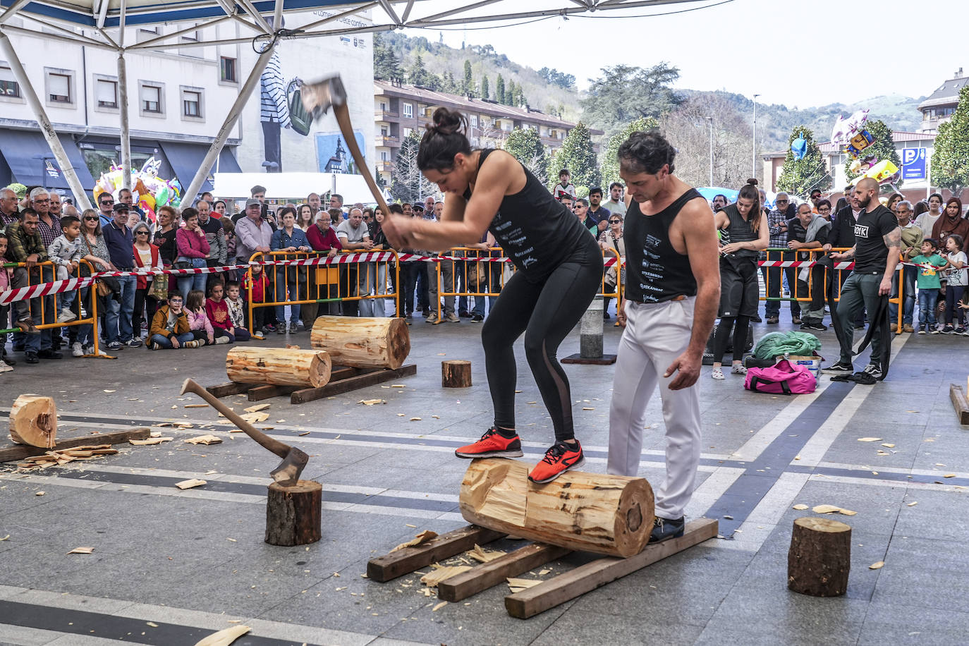 La Feria de Viernes de Dolores en Llodio, en imágenes