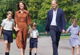 El príncipe Guillermo y Kate Middleton, junto a sus hijos.