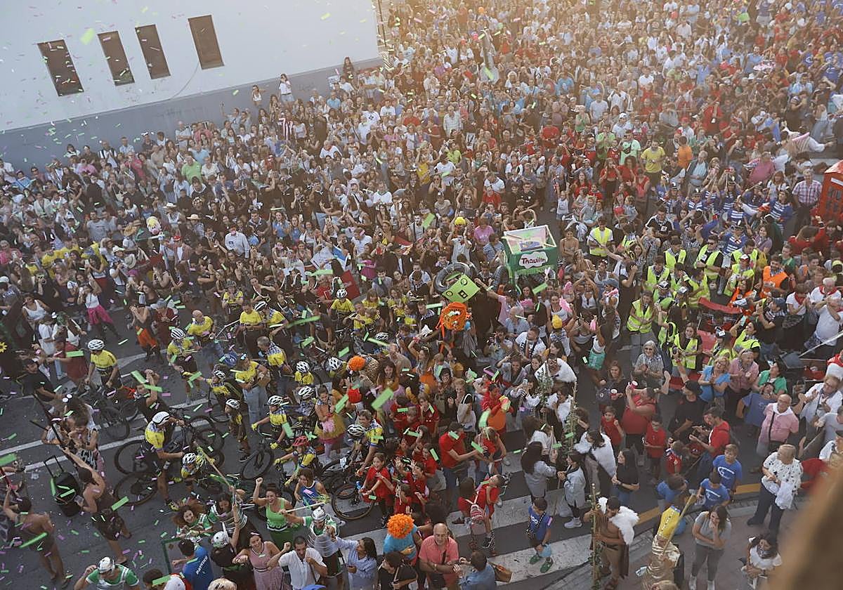 Ambiente en el inicio de los Santacruces de una edición anterior.