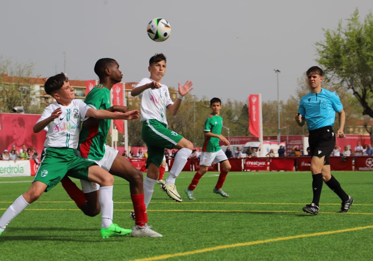 Repóquer de goles de Alfredo Alogo, el niño de 12 años que ha fichado el Athletic, con la selección de Euskadi