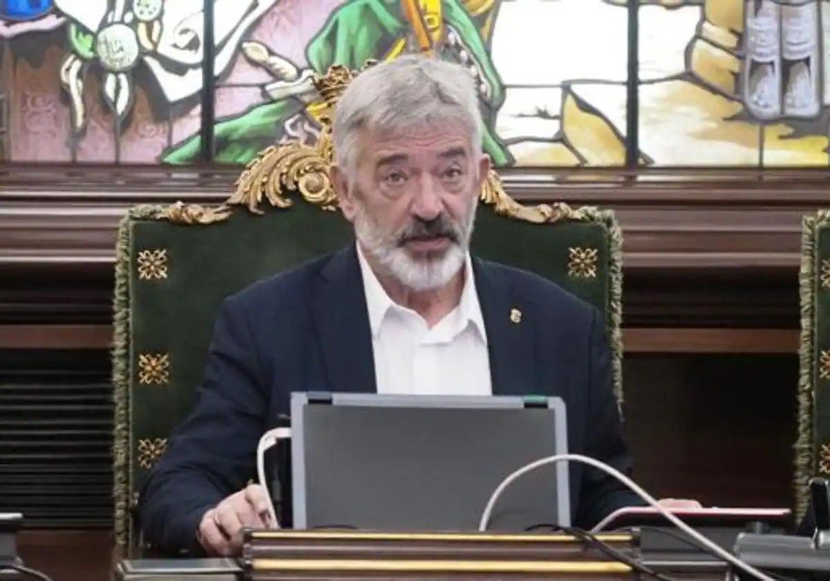 Koldo Martínez, concejal de Geroa Bai en Pamplona y presidente de la mesa de edad en el debate de la moción de censura en el Ayuntamiento de Pamplona.