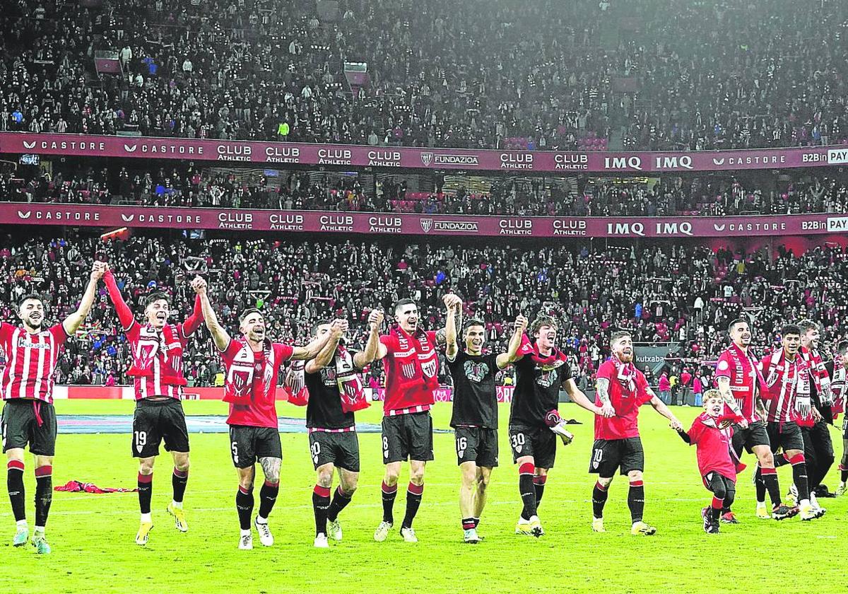 Los jugadores del Athletic celebran el pase a la final de Copa.