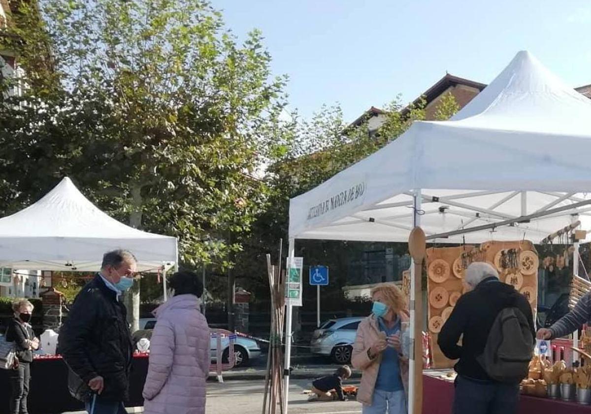 Una edición de una feria de artesanía en época de la pandemia.