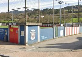 El campo de fútbol de Altzarrate tiene cerrados sus vestuarios.