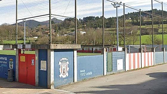 Llodio cierra el campo de fútbol de Altzarrate por «riesgo sanitario»