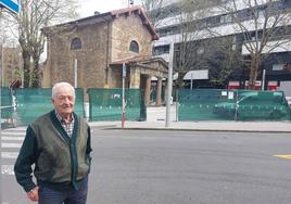 El vecino de la villa, Mikel Aretxaga, reside en el barrio de Madalena, zona que quedó devastada con los ataques aéreos el 31 de marzo de 1937.