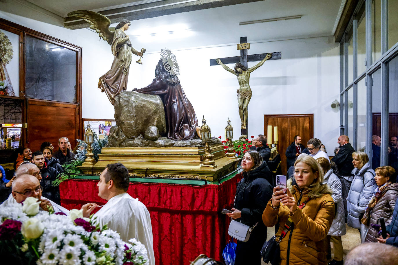 En imágenes: La lluvia obliga a suspender en Vitoria la Procesión del Silencio