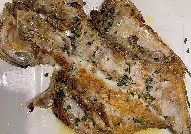 Besuguito de ración con patatas panadera.