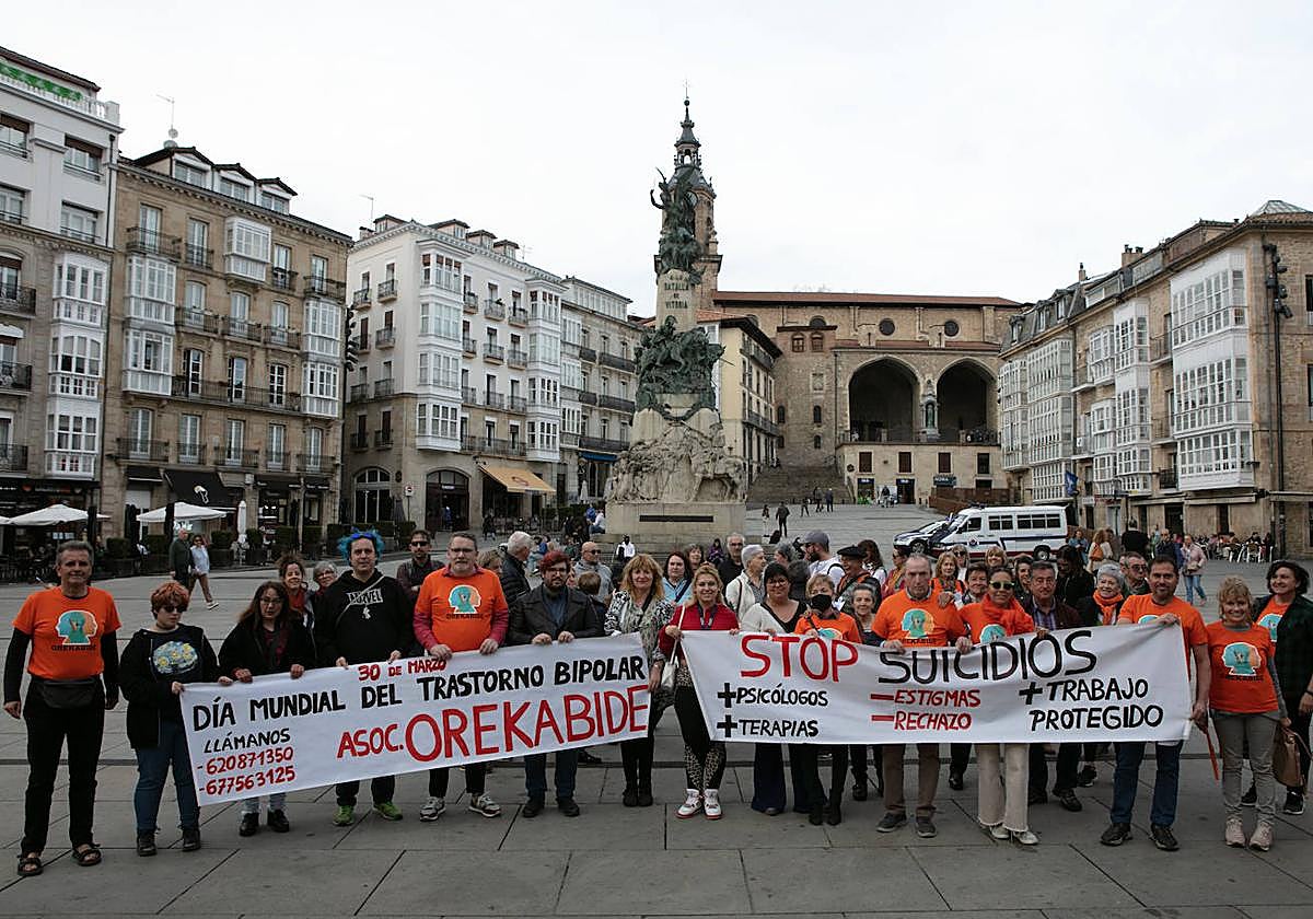 El año pasado la asociación Orekabide se concentró en la plaza de la Virgen Blanca.
