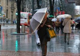 La lluvia amenaza el Sábado Santo: AEMET indica los lugares que tendrán que sacar los paraguas