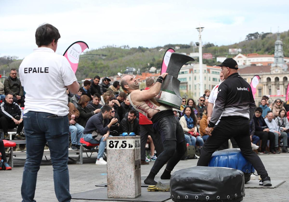 El Basque Fest resiste a la lluvia aunque mengua levemente hasta los 128.000 asistentes