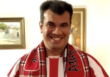 Yannis, el griego que es socio de cuatro peñas del Athletic
