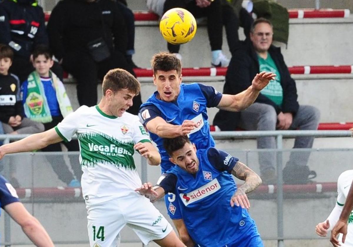 Bustinza no podrá estar ante el Racing de Ferrol.