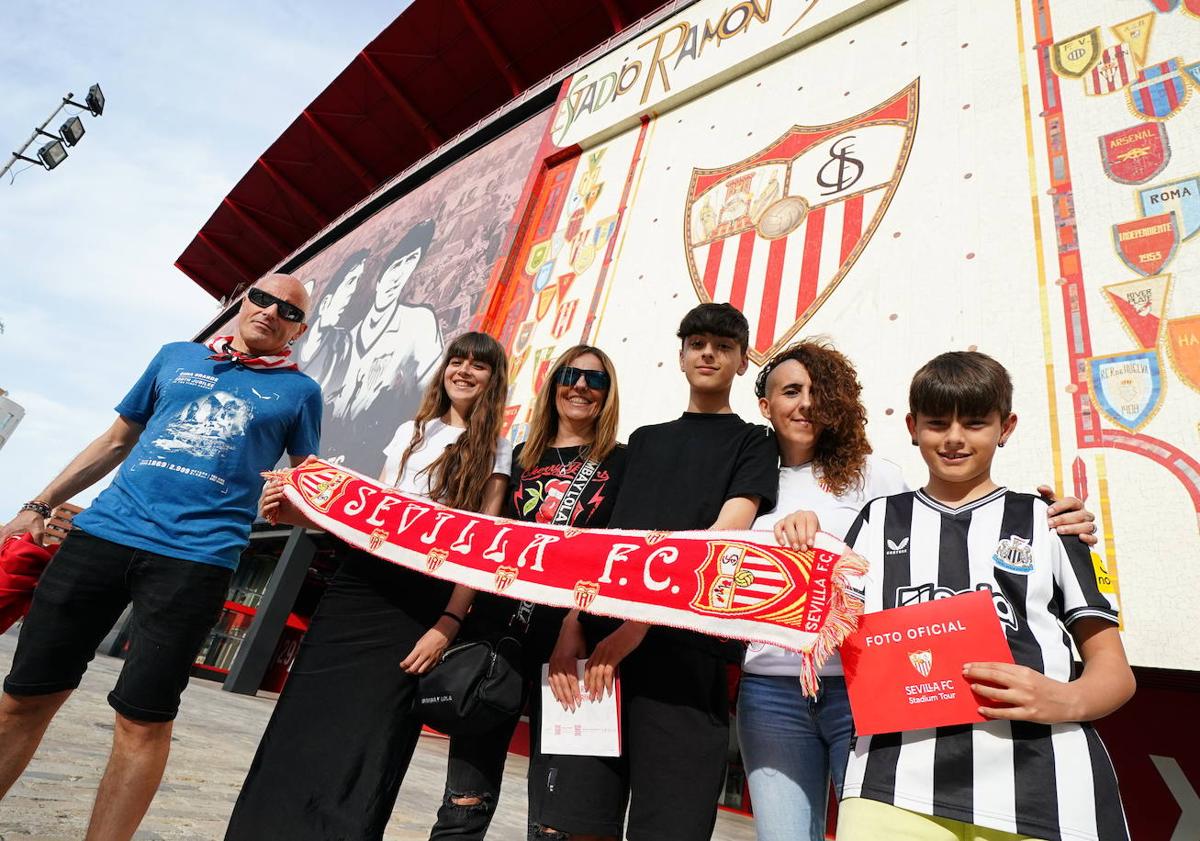 Imagen principal - ¿Por qué los del Betis van con el Athletic y los del Sevilla con el Mallorca?