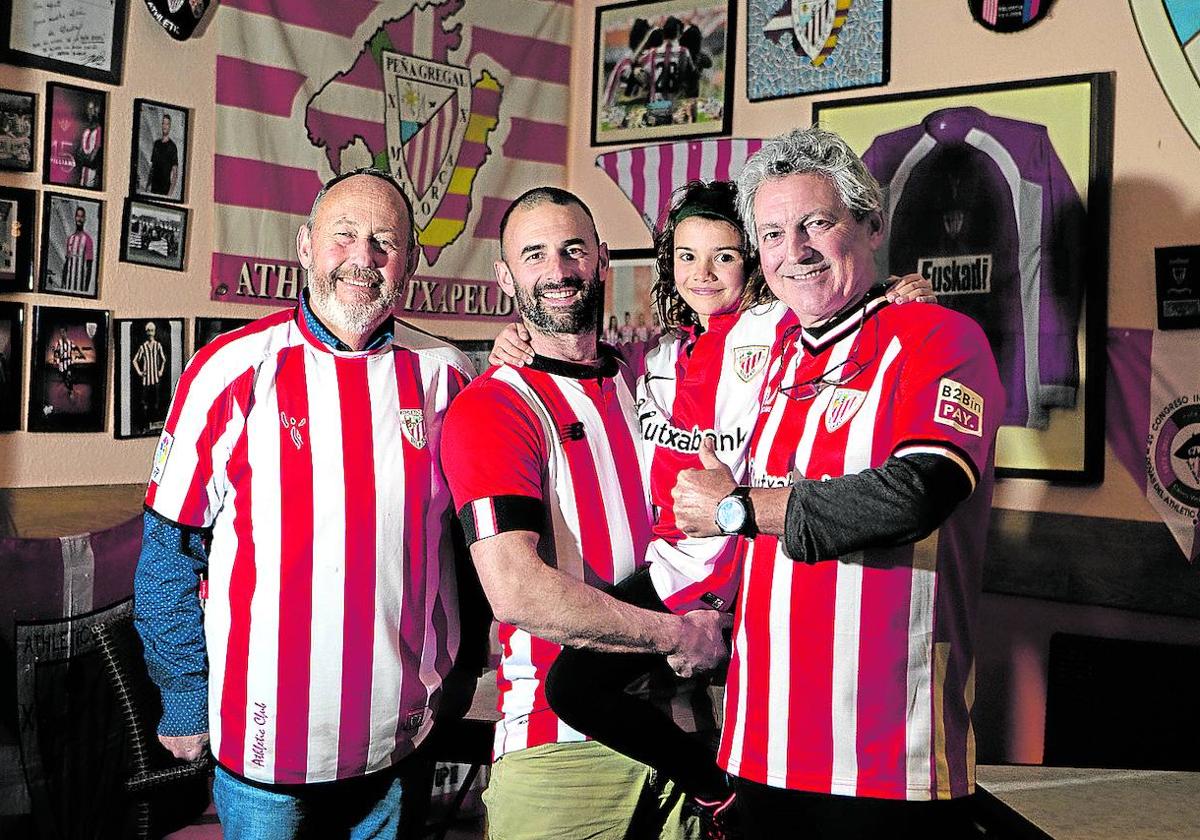 Edu Bataller, Ander Lasa, Yare Lasa y José Antonio Zafra, miembros de la peña 'Gregal'.