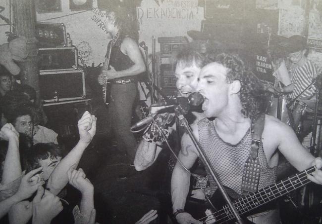 El grupo Éxodo, hacia 1988 en el Gaztetxe de Bilbao.