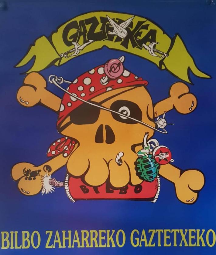 Imagen secundaria 2 - El Gaztetxe. En grande, vista general del local; el grupo Potrotaino en 1988, y el cartel del cuarto aniversario del Gaztetxe, en 1990. 