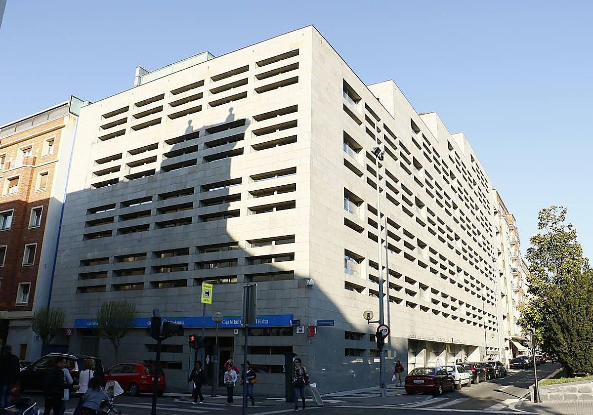 Fachada del edificio de Hacienda de la Diputación de Álava