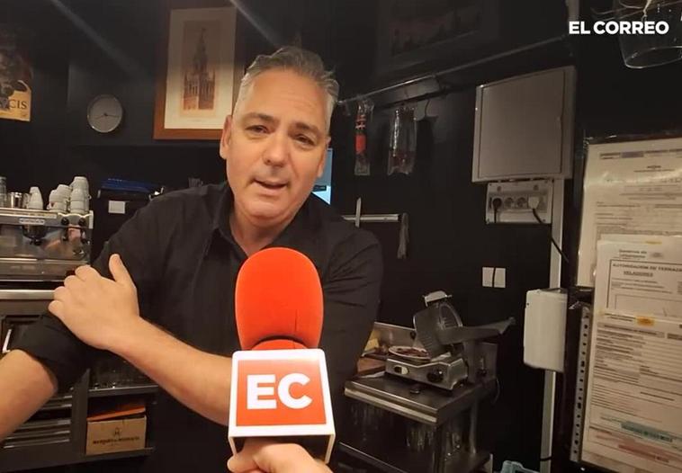 Los hosteleros sevillanos con la afición athleticzale: «Hemos hecho 'kalimotxo' para que se sientan como en casa»