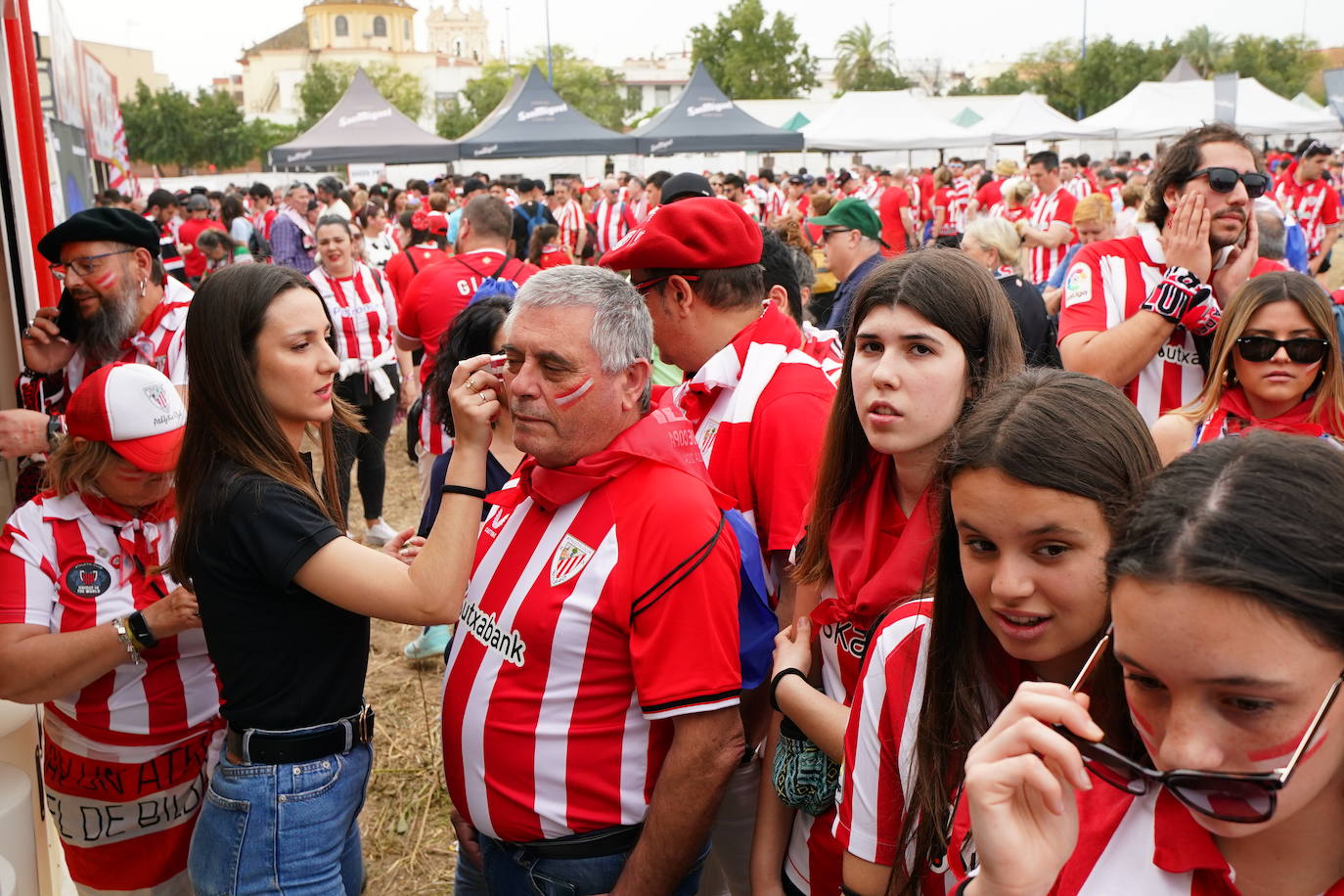 Las fotos de la final: la afición se vuelca con el Athletic en Sevilla