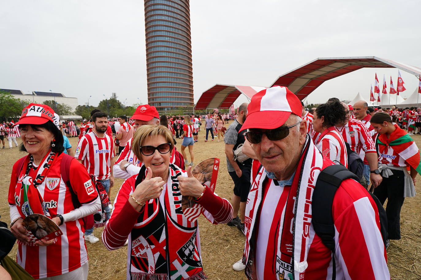 Las fotos de la final: la afición se vuelca con el Athletic en Sevilla