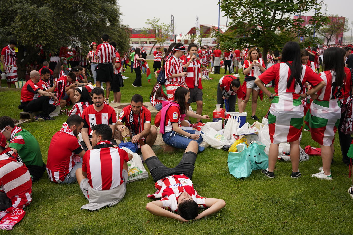 Las fotos de la final: la afición se vuelca con el Athletic en Sevilla