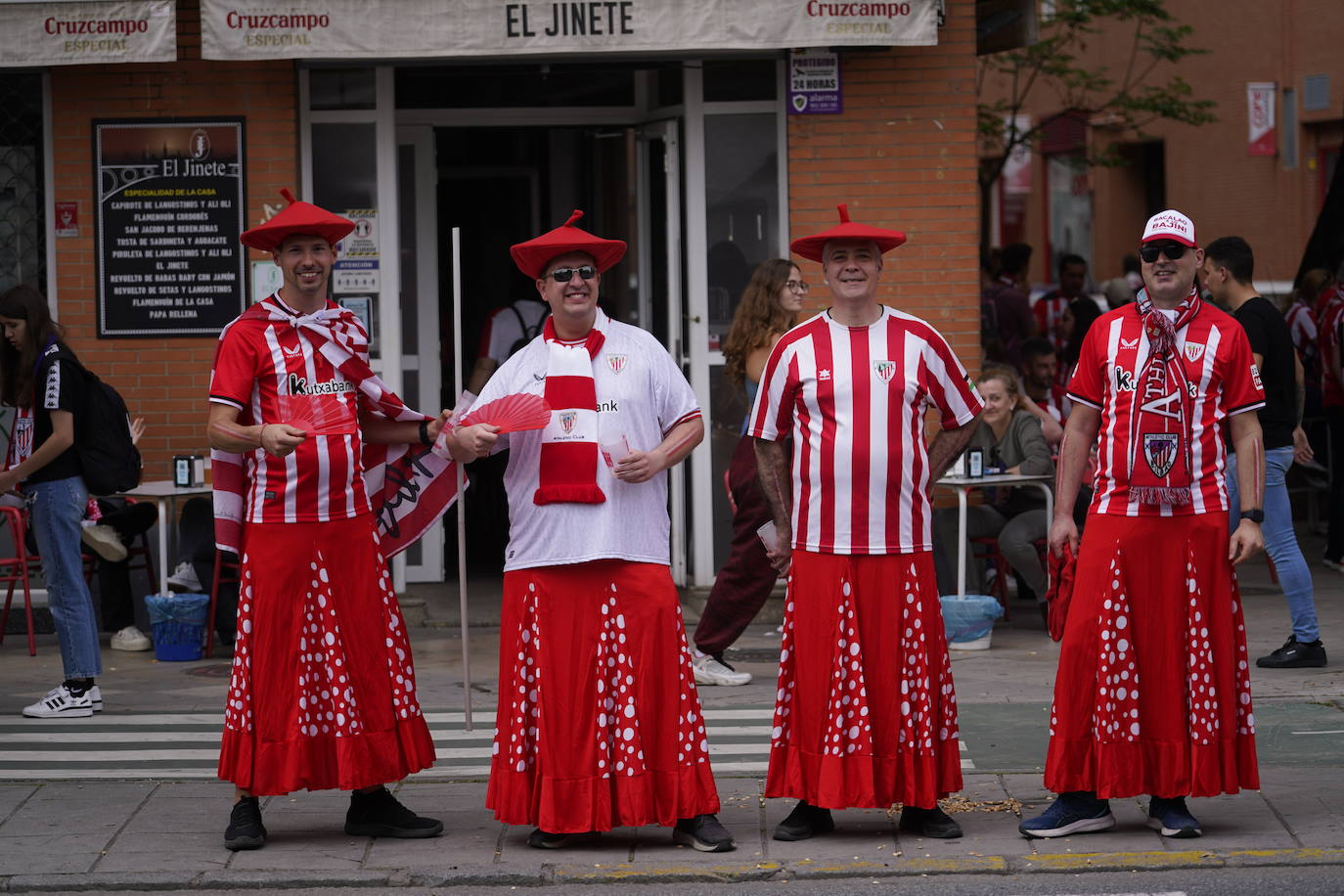 Las fotos de la final: la afición se vuelca con el Athletic en Sevilla