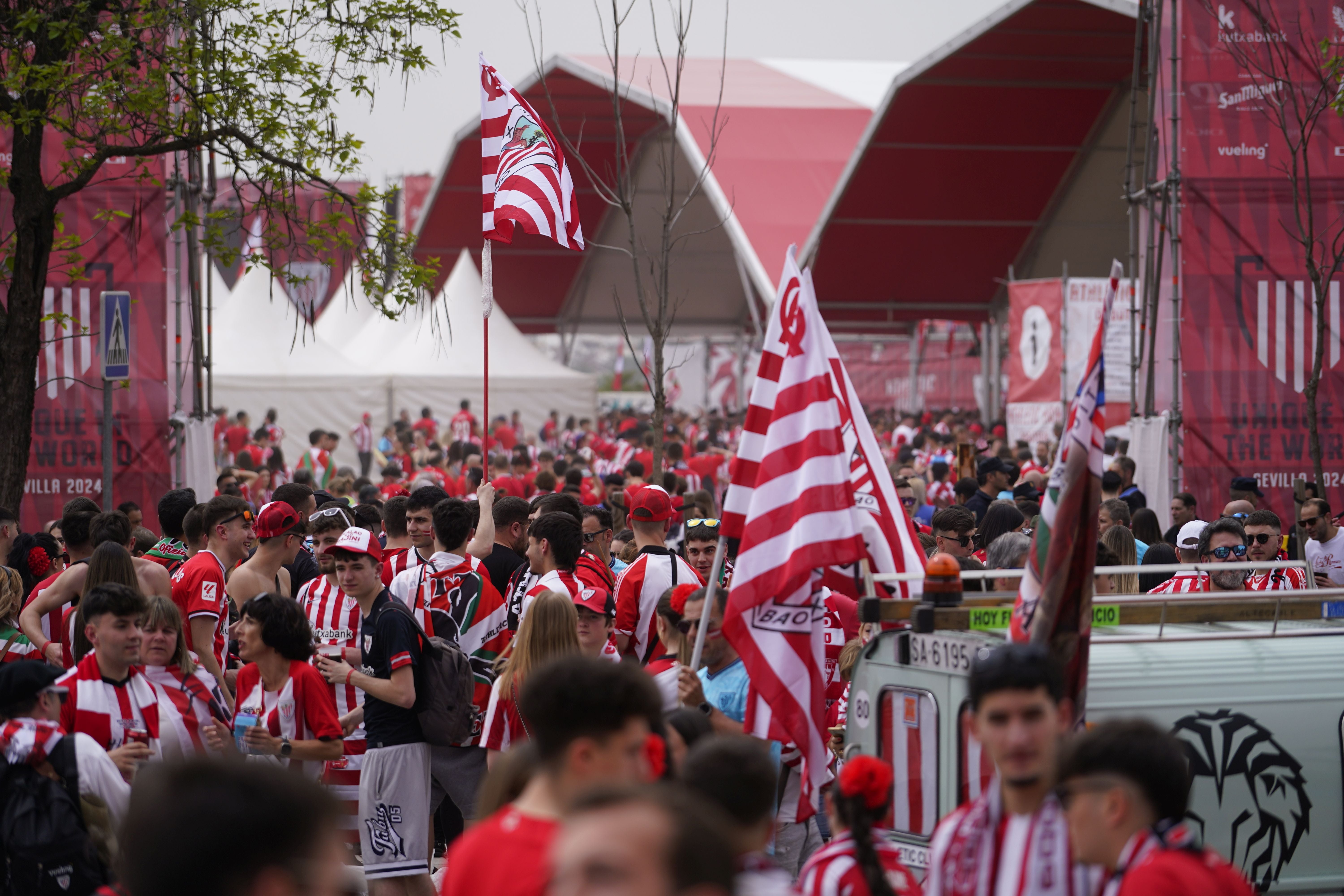 Las fotos de la final: la afición se vuelca con el Athletic en Sevilla