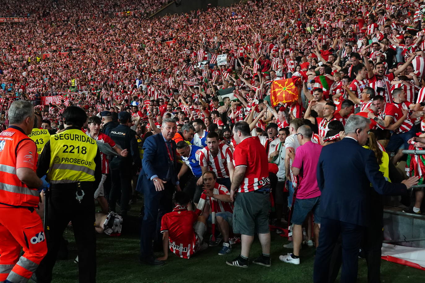 El Athletic y la afición celebrán la Copa en Sevilla