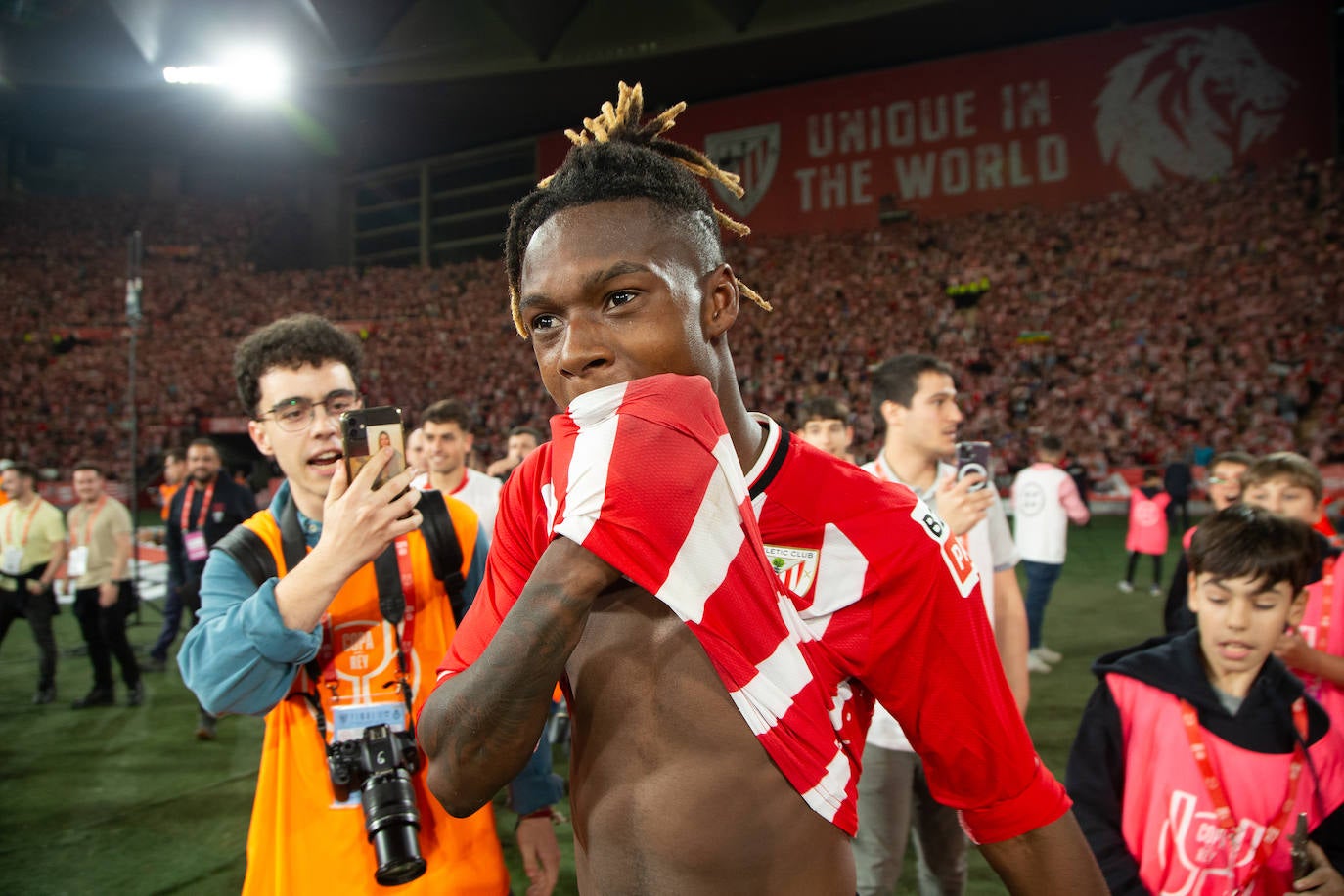 El Athletic y la afición celebrán la Copa en Sevilla