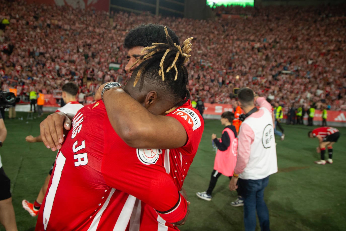 El Athletic y la afición celebrán la Copa en Sevilla